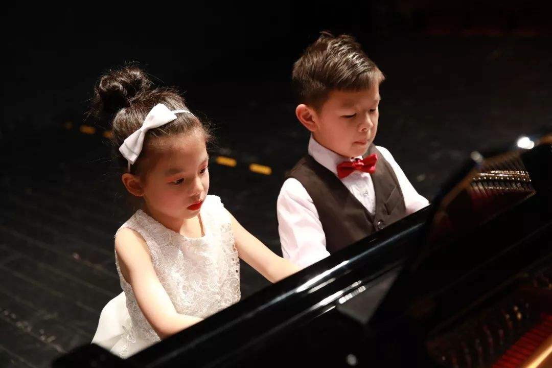 哪些,孩子,更,擅长,学,钢琴,最佳,年龄,是,几岁,学习, . 哪些孩子更擅长学钢琴？最佳年龄是几岁？