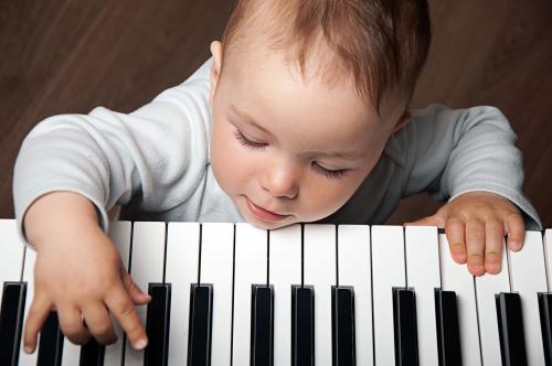 孩子,练习,钢琴,时,总弹,错音,是,怎么回事,很多,家长, . 孩子练习钢琴时，总弹错音是怎么回事？