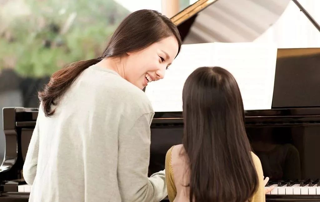 如何,让,孩子,喜欢,上,钢琴,课,初级,立式,钢琴,在,中 . 如何让孩子喜欢上钢琴课？
