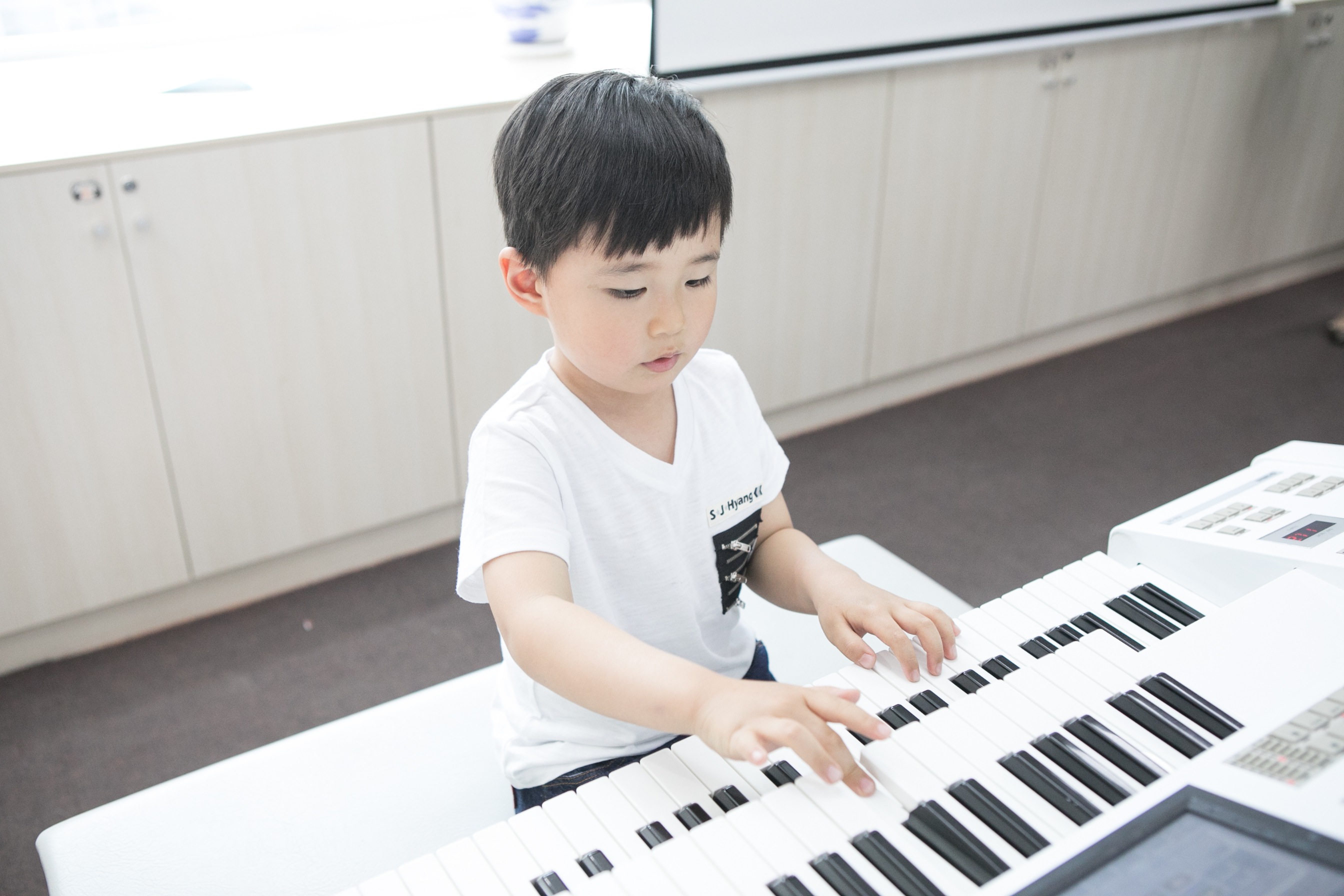 如何,开展,幼儿,音乐教育,音乐,是,一种,艺术形象,通过, . 如何开展幼儿音乐教育？