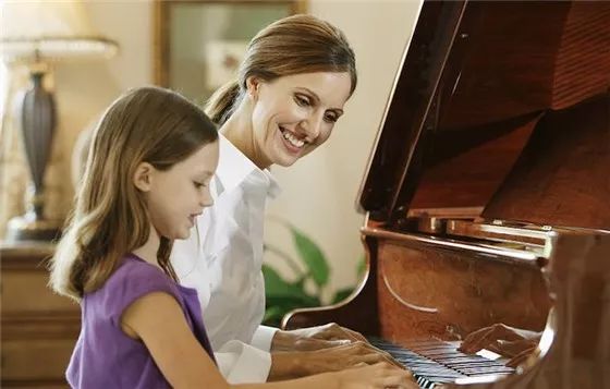 家长,练好,心态,孩子,才能,钢琴,钢琴,上,每每,遇到,要 . 家长练好心态，孩子才能练好钢琴 