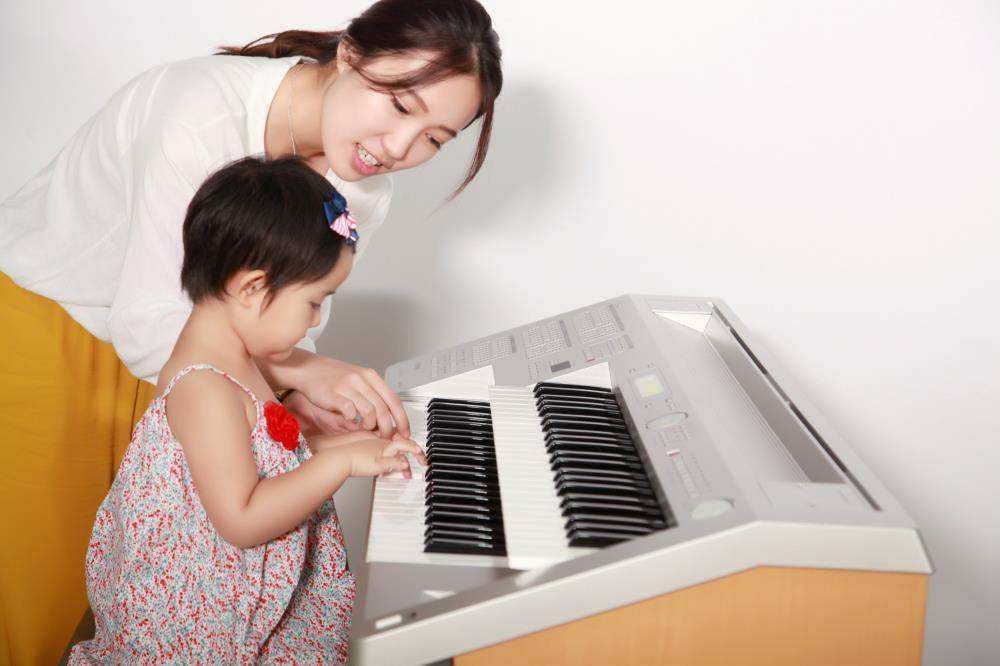 家长陪孩子练琴最有效的方式