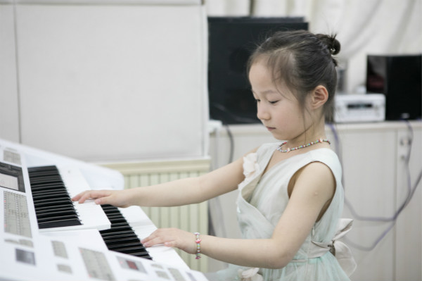 音乐教育,幼儿音乐教育,如何开展幼儿音乐教育 . 如何才能有效的对幼儿开展音乐教育？ 