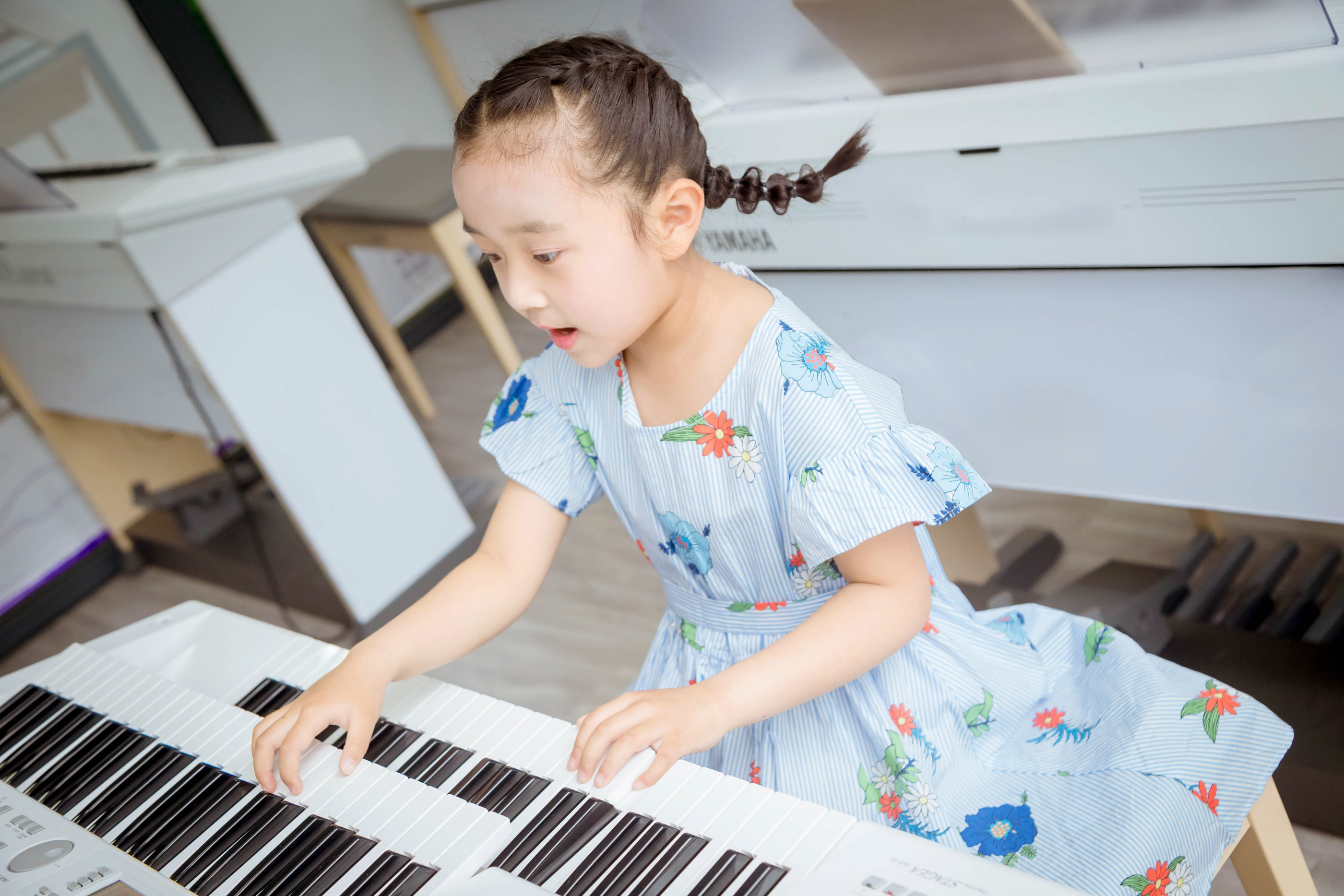 孩子学琴陪练,钢琴陪练,家长陪练 . 孩子学琴，家长有陪练的必要吗？